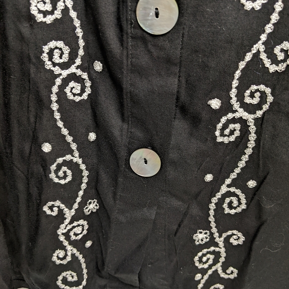 Paradiso size medium  button down embroidered blouse - Picture 3 of 7